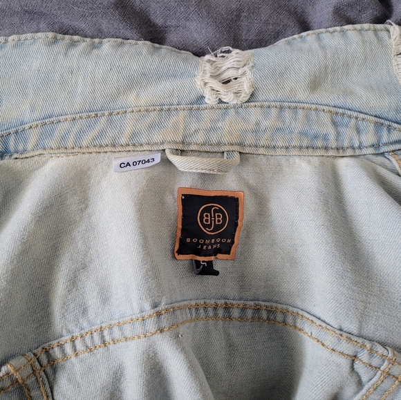 Distressed denim jacket - Picture 4 of 4